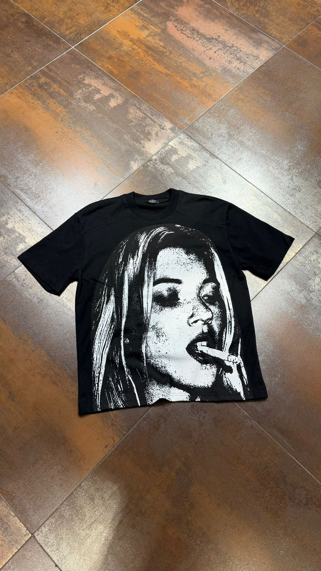 T-SHIRT EXCLUSIVE