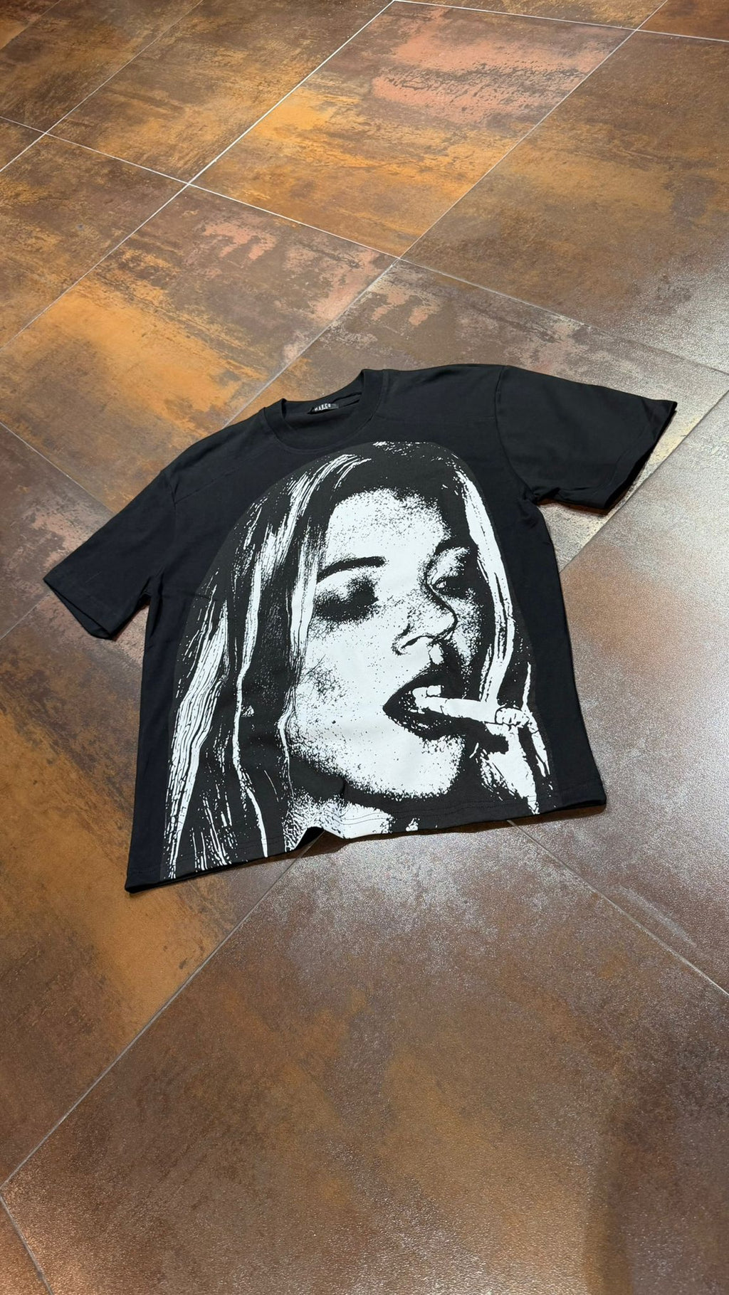 T-SHIRT EXCLUSIVE