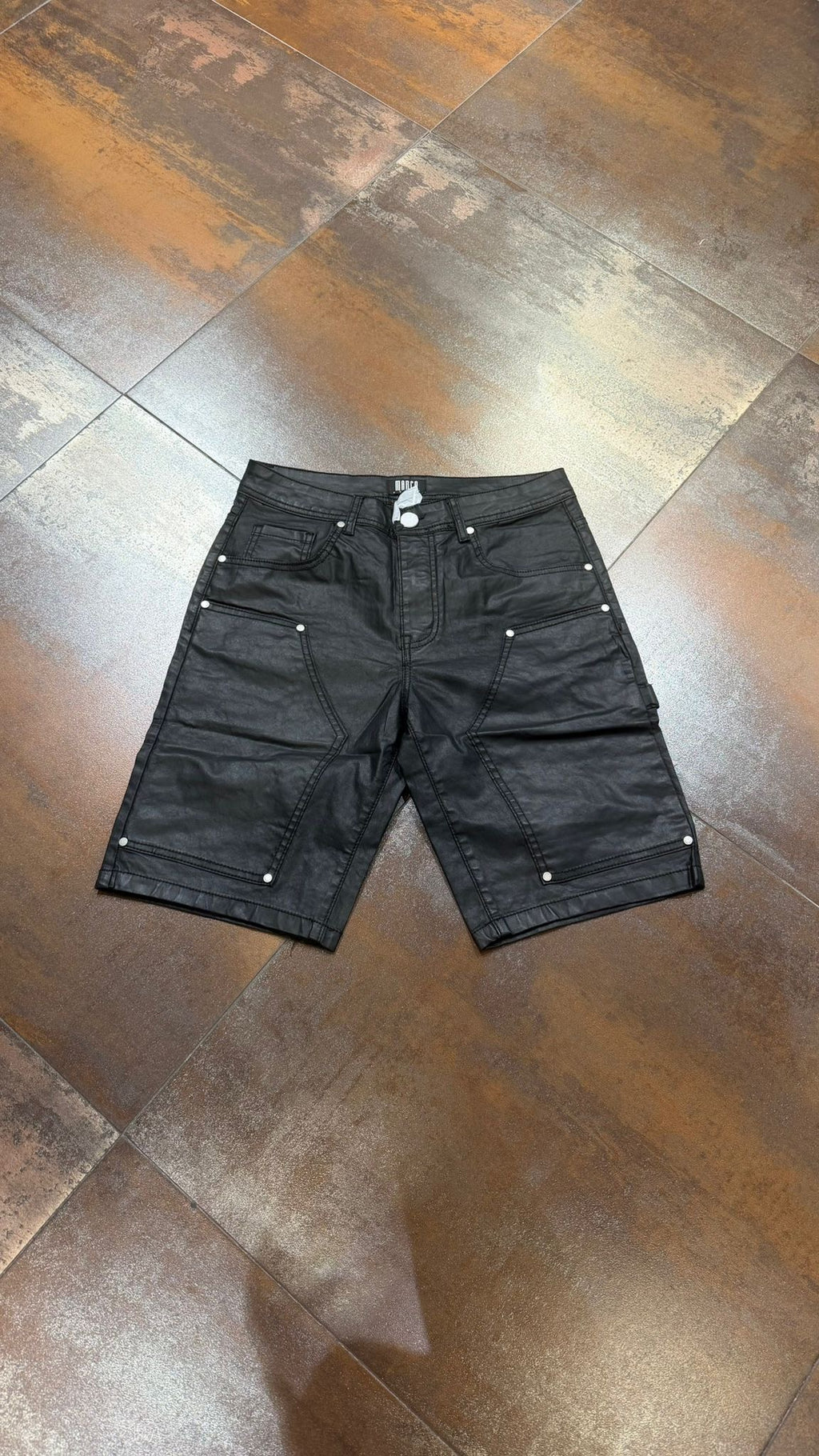 BERMUDA BLACK