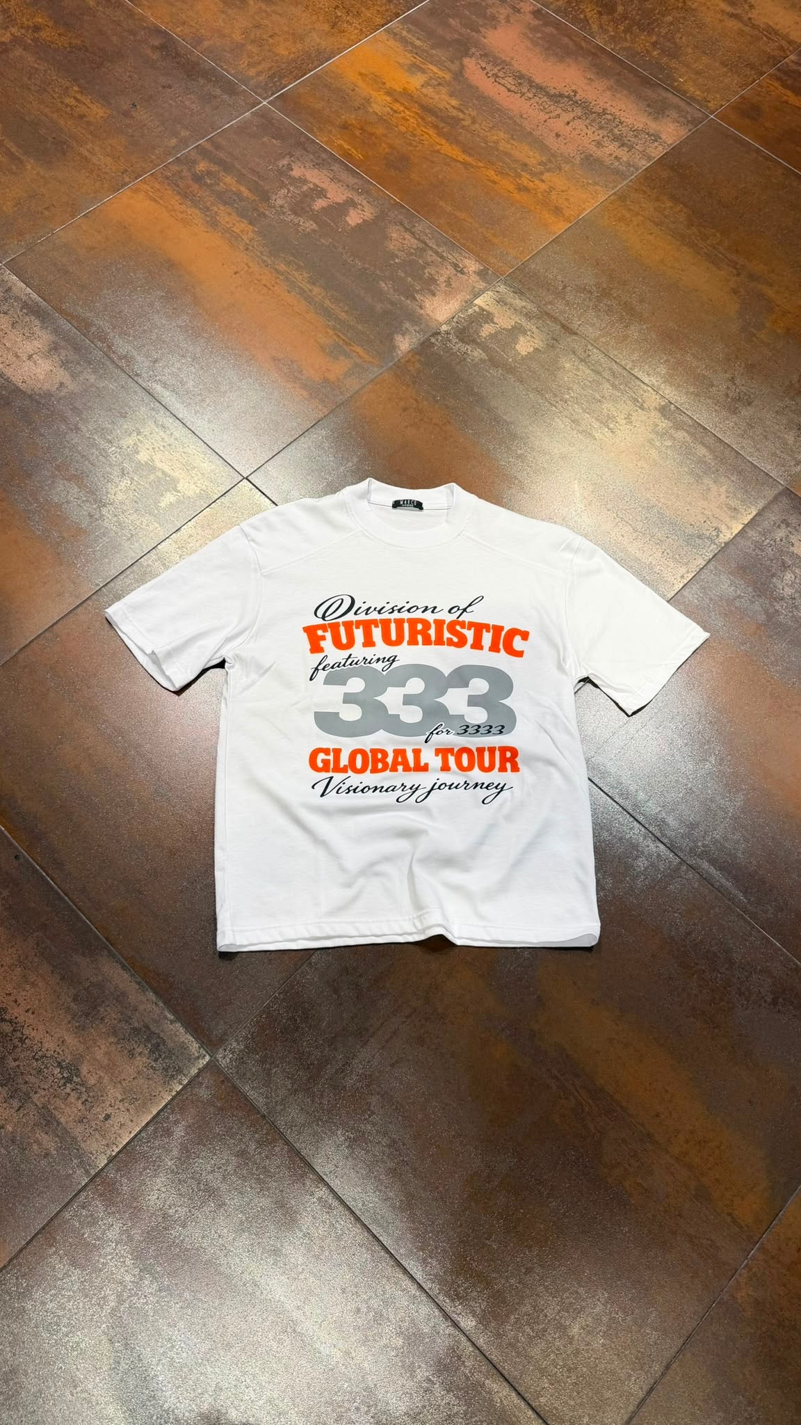 T-SHIRT FUTURISTIC