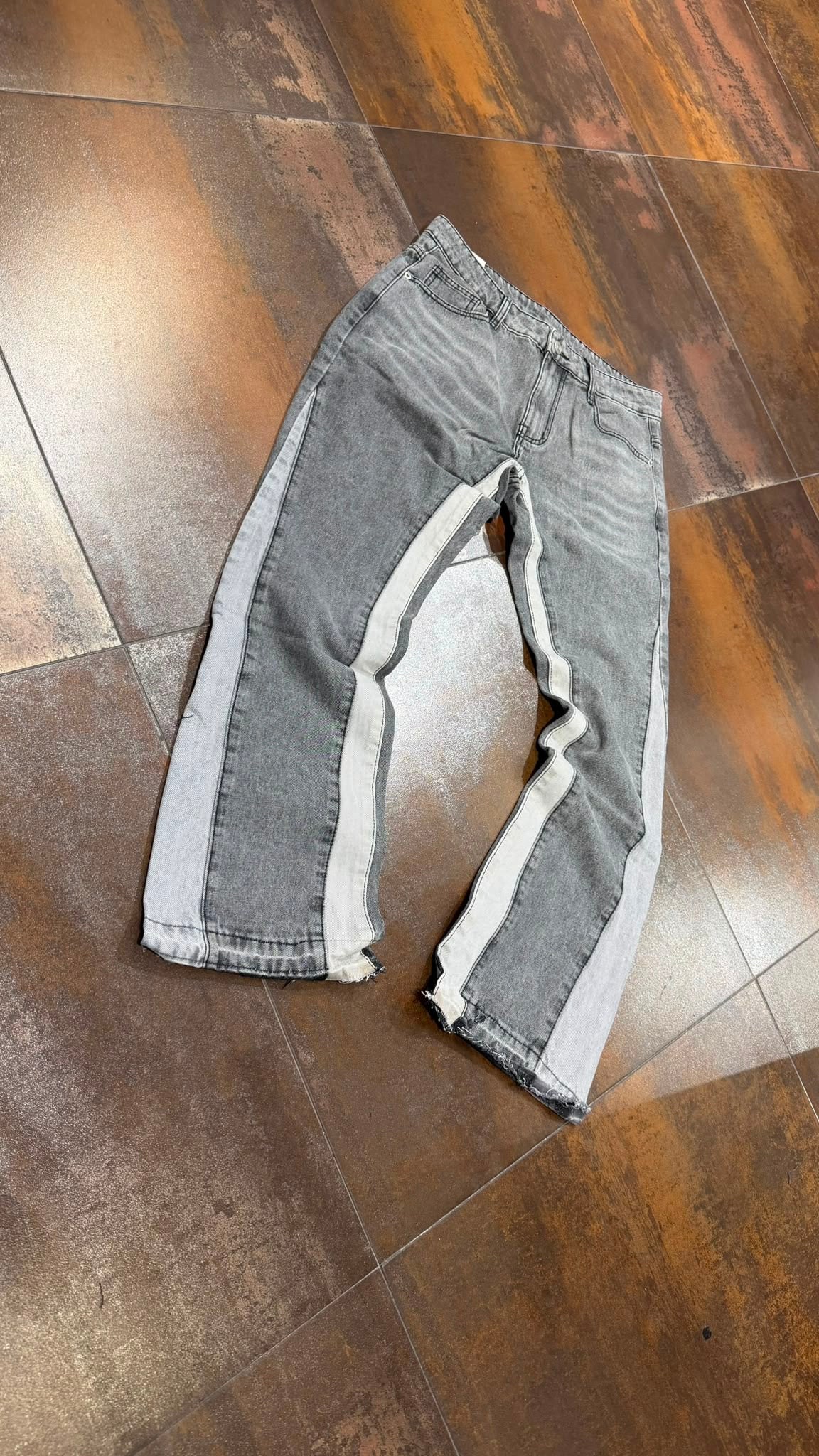FLARE MAK GREY