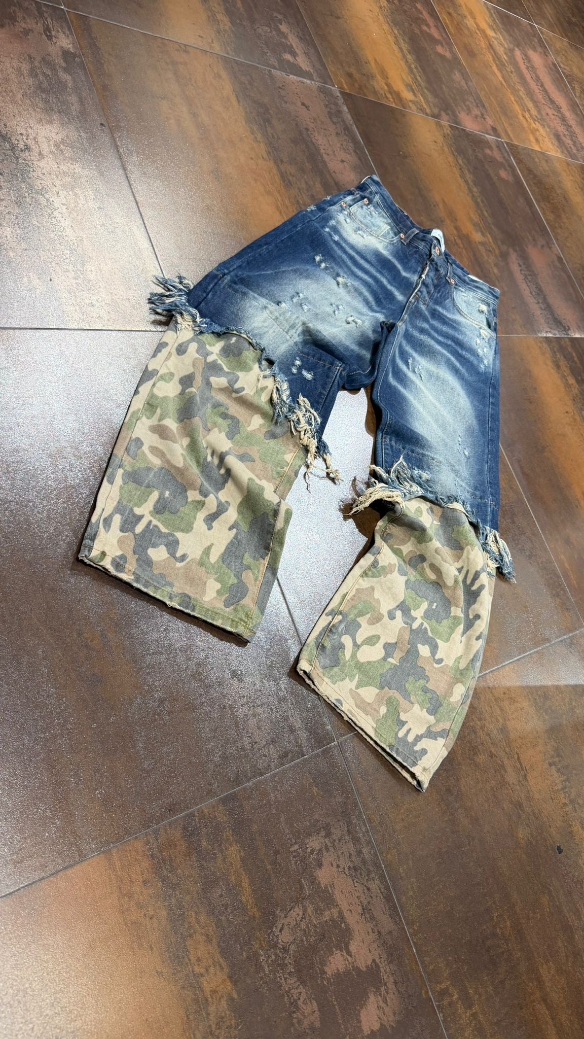 JEANS PARTICOULAR CAMO