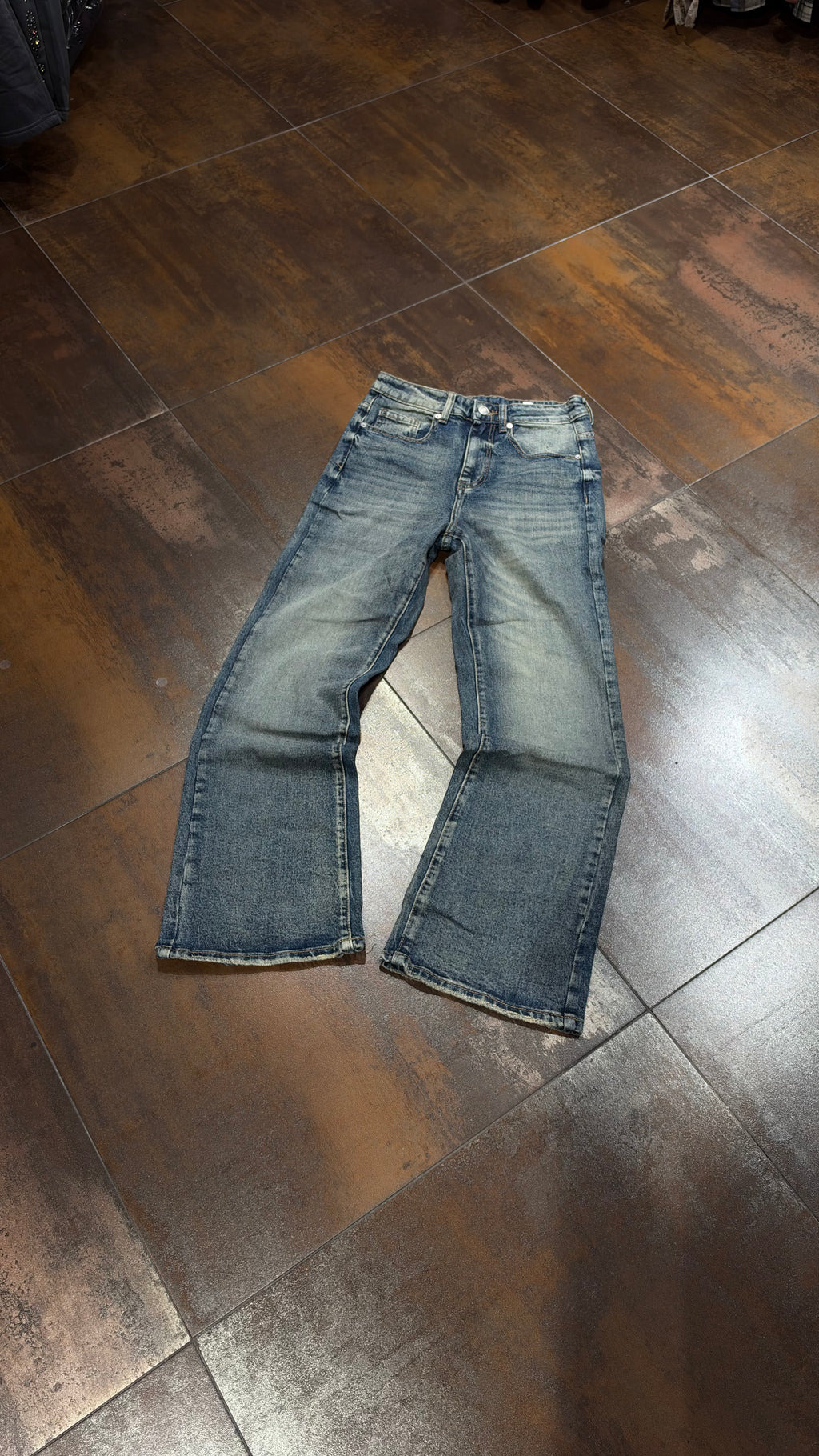 FLARE CLOUD Y696