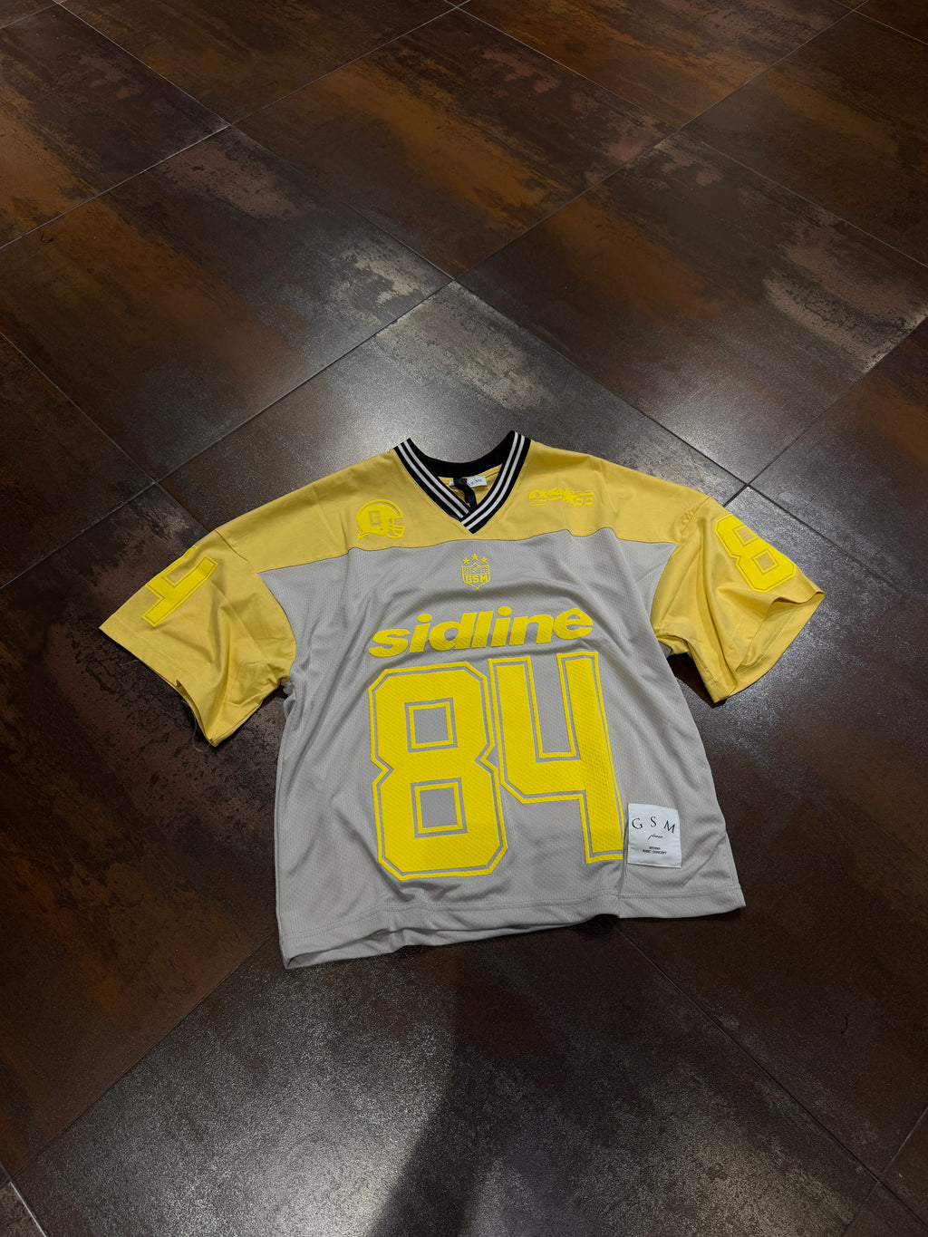 T-SHIRT GSM STUDIOS