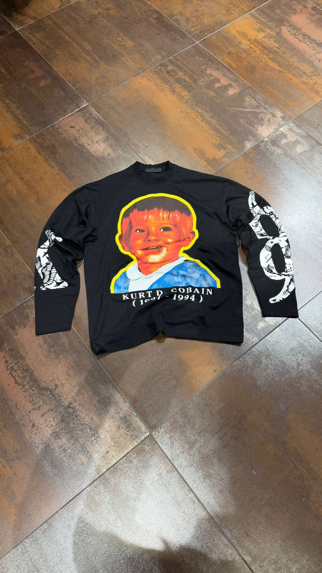 T-SHIRT LONGSLEEVE DEPENDENCIA COBAIN