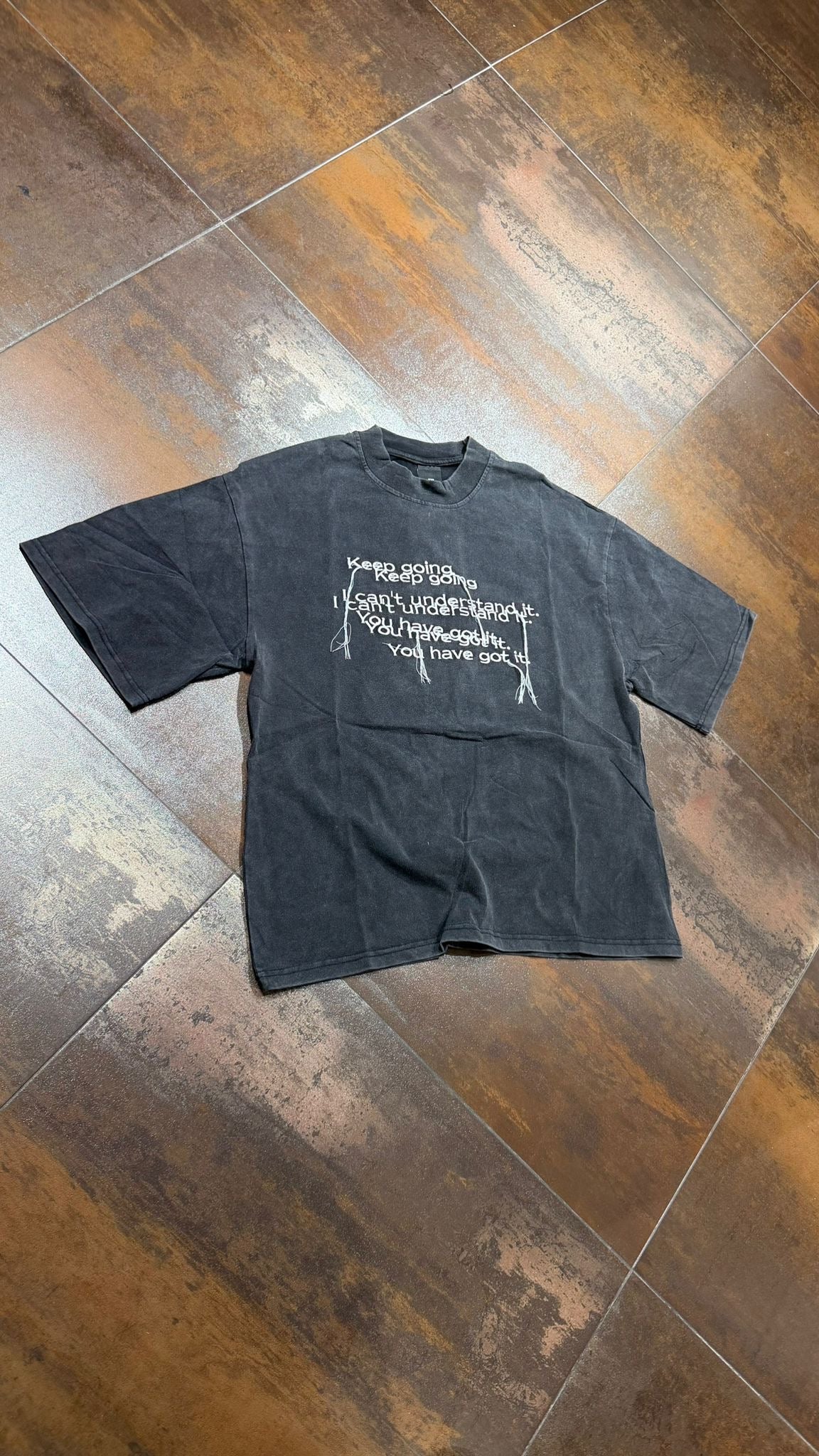 T-SHIRT KEEP GOING