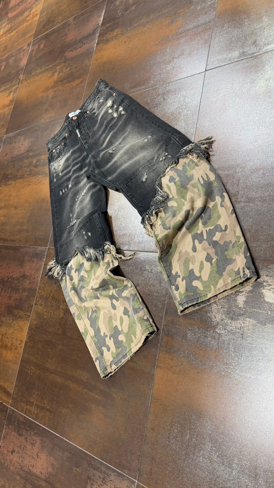 JEANS PARTICOULAR CAMO