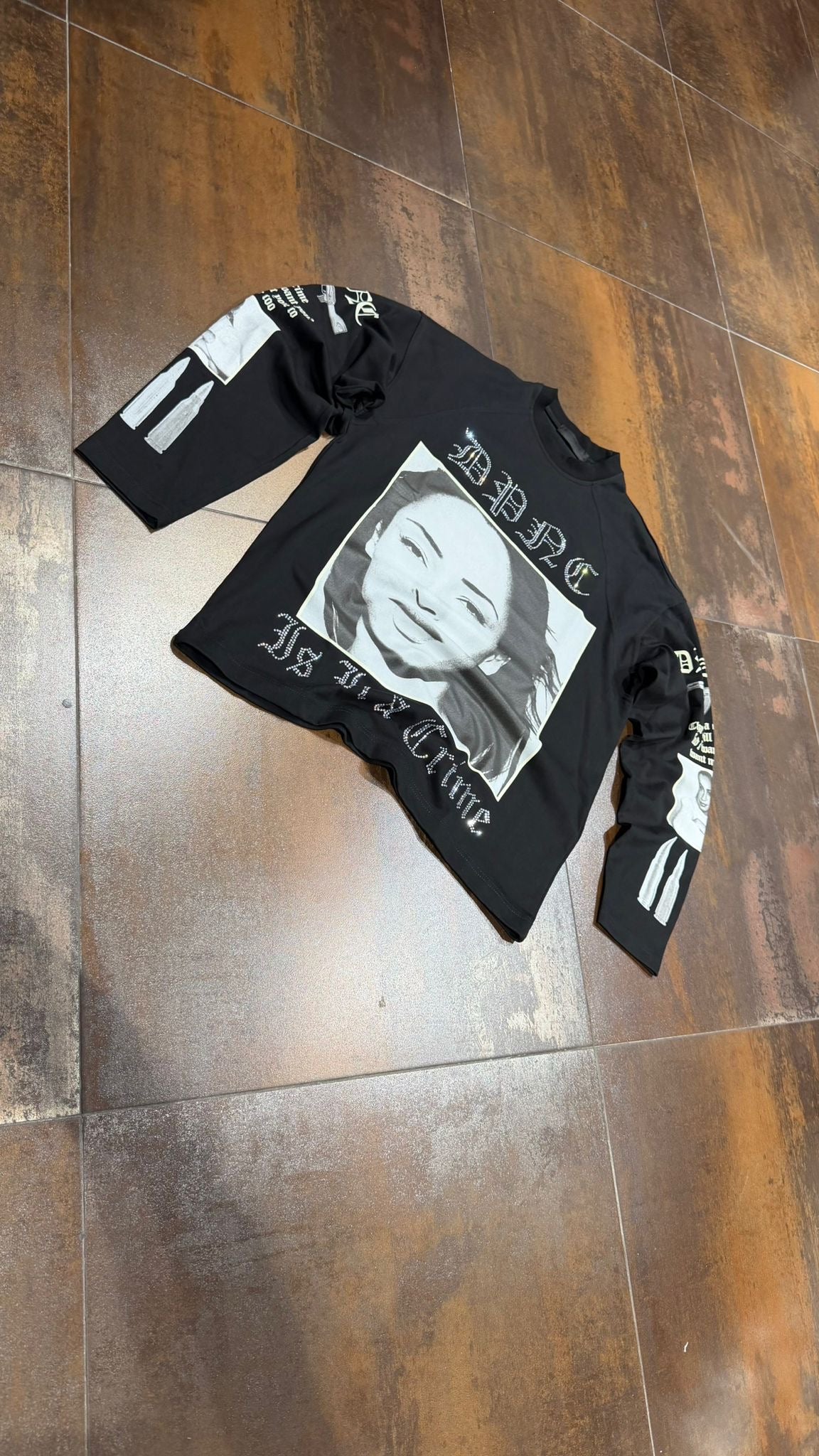 T-SHIRT LONGSLEEVE DEPENDENCIA CRIME