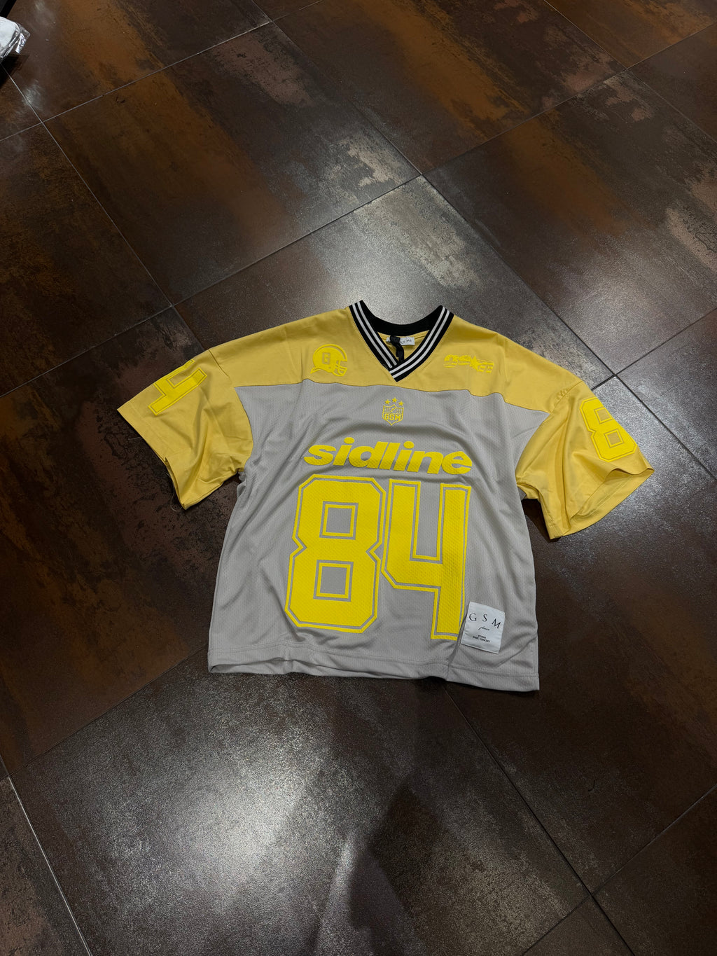 T-SHIRT GSM STUDIOS
