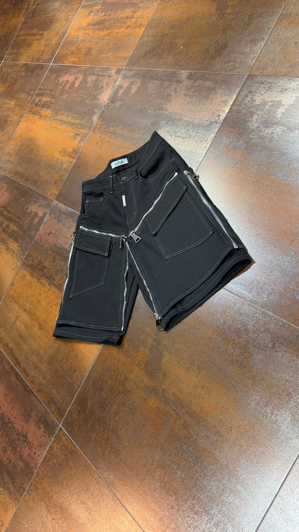 BERMUDA BLACK CIANOTIC