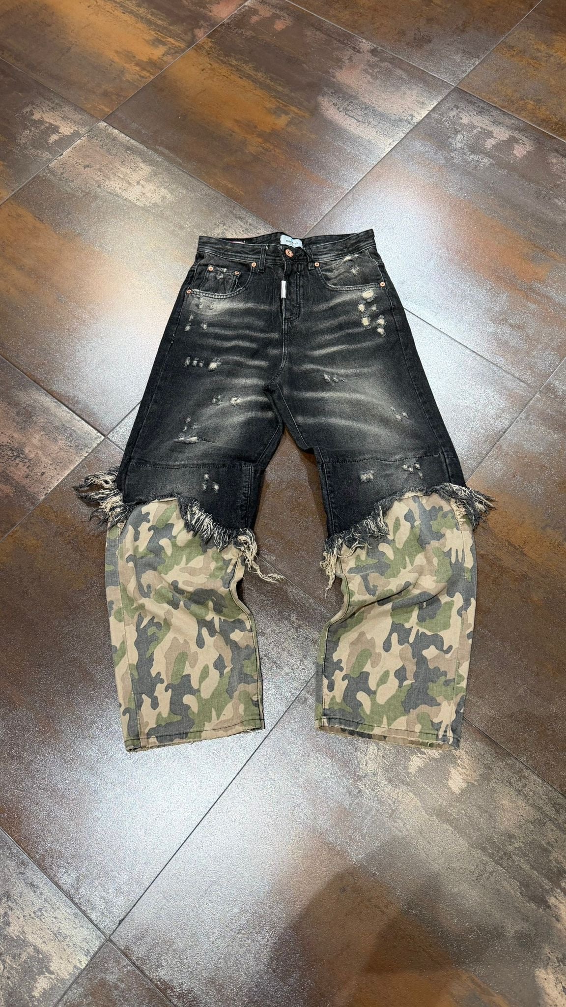 JEANS PARTICOULAR CAMO