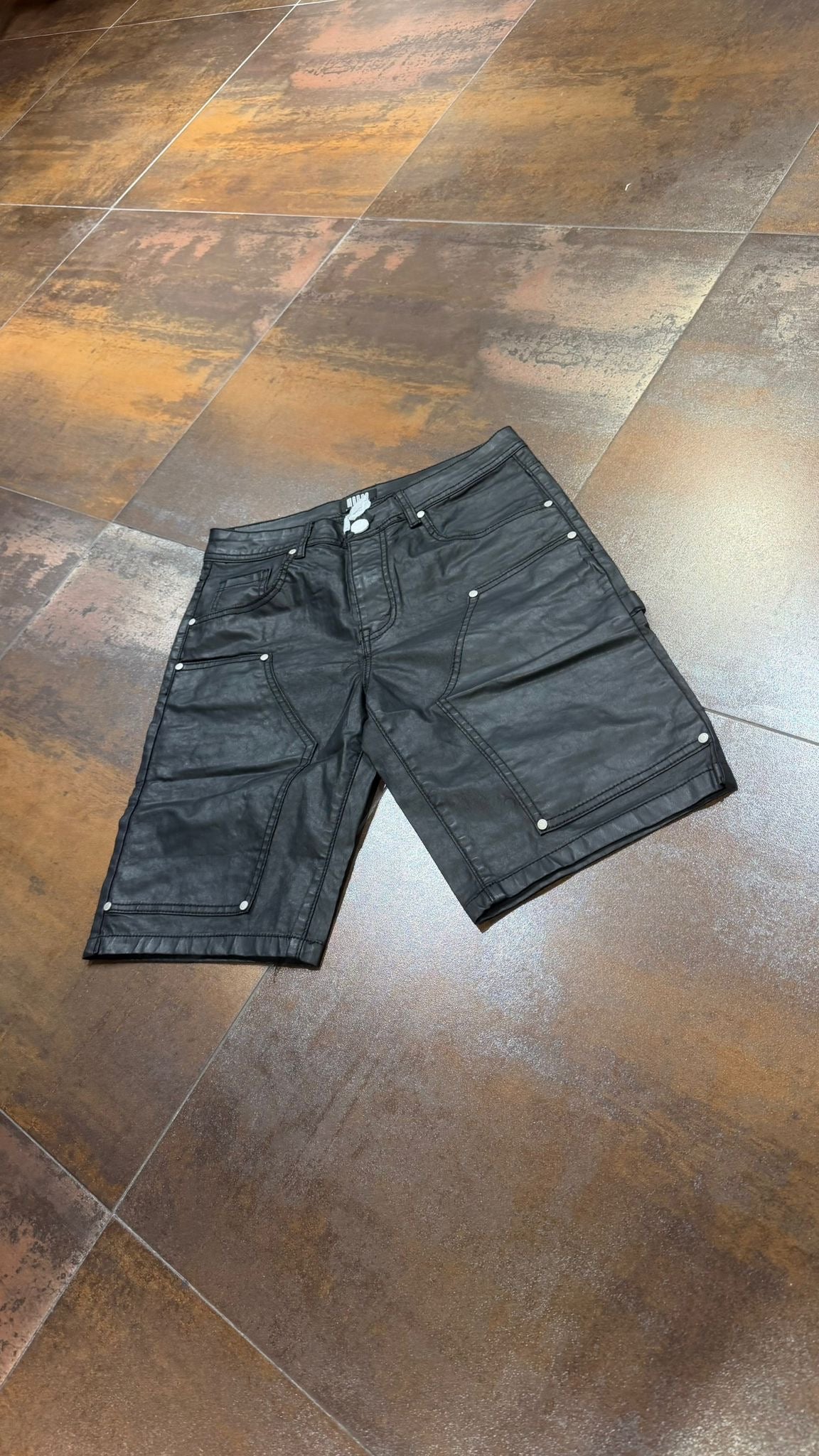 BERMUDA BLACK