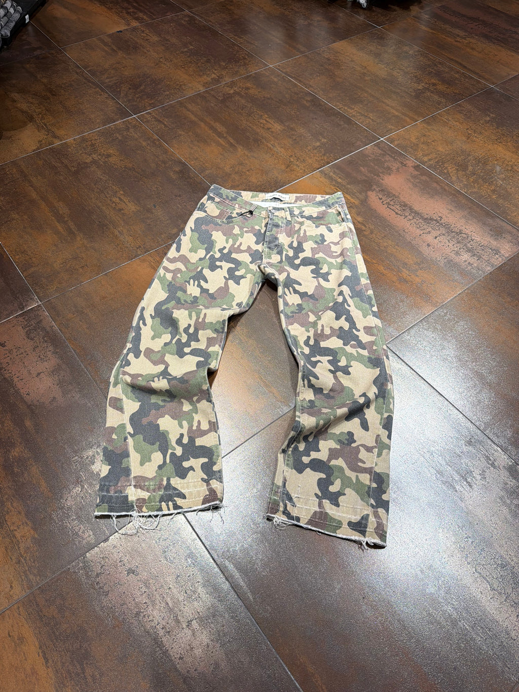 FLARE CAMOUFLAGE