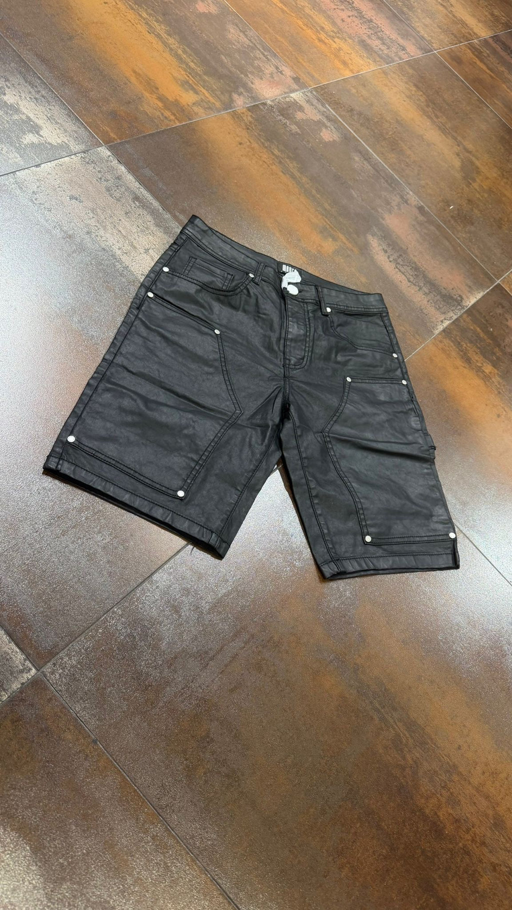 BERMUDA BLACK