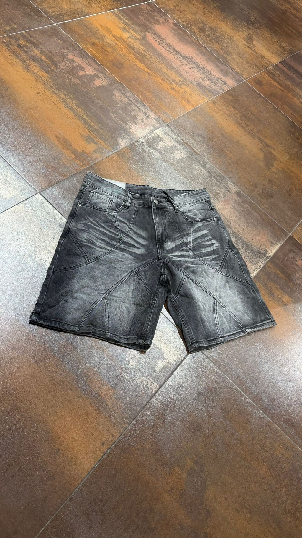 BERMUDA DIFFERENT GREY