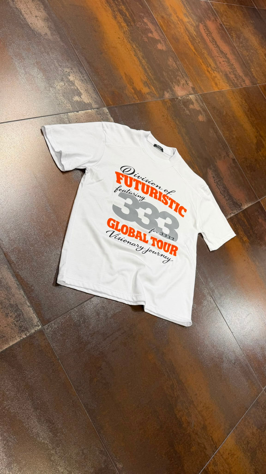 T-SHIRT FUTURISTIC