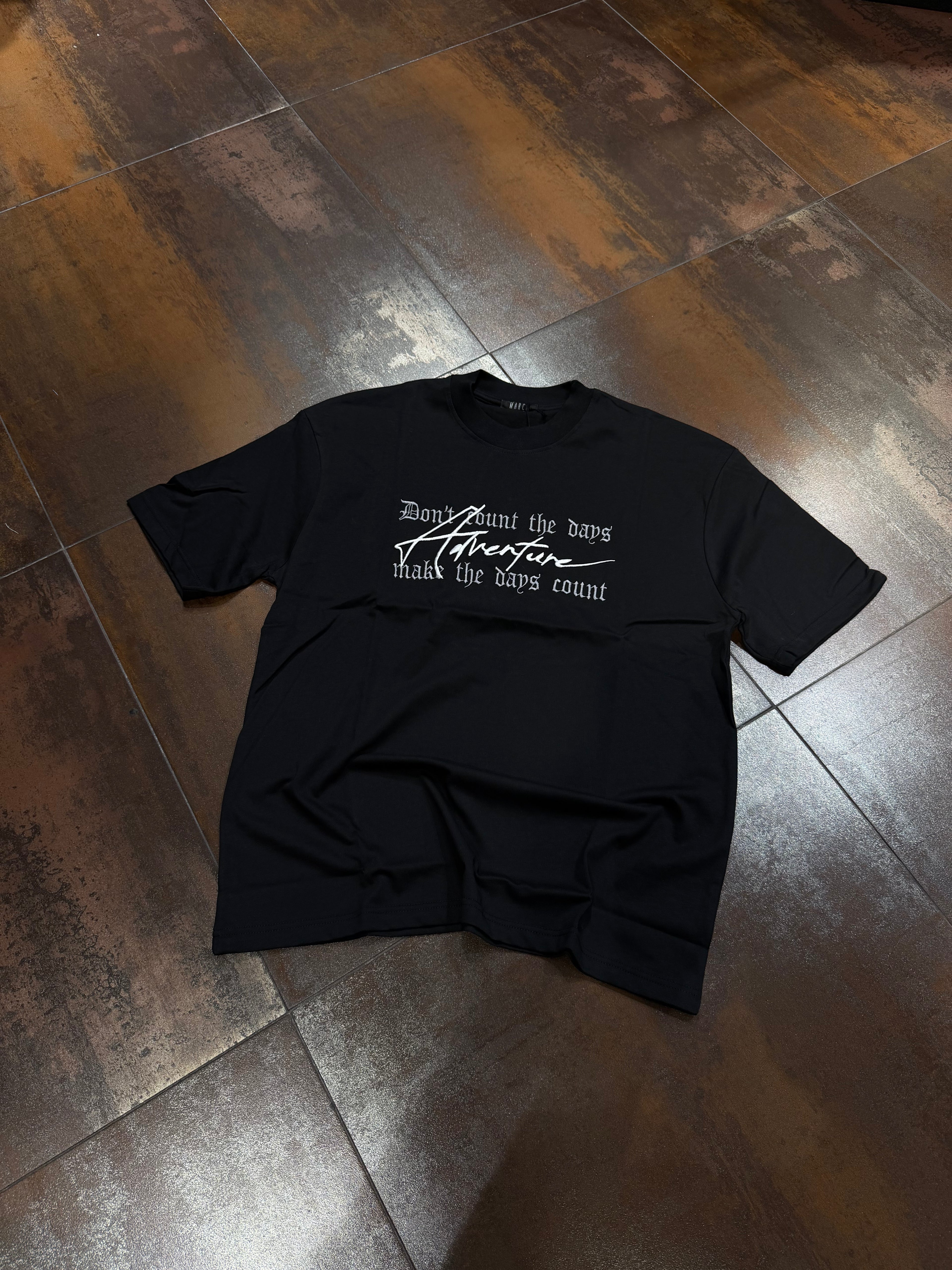 T-SHIRT THE DAYS