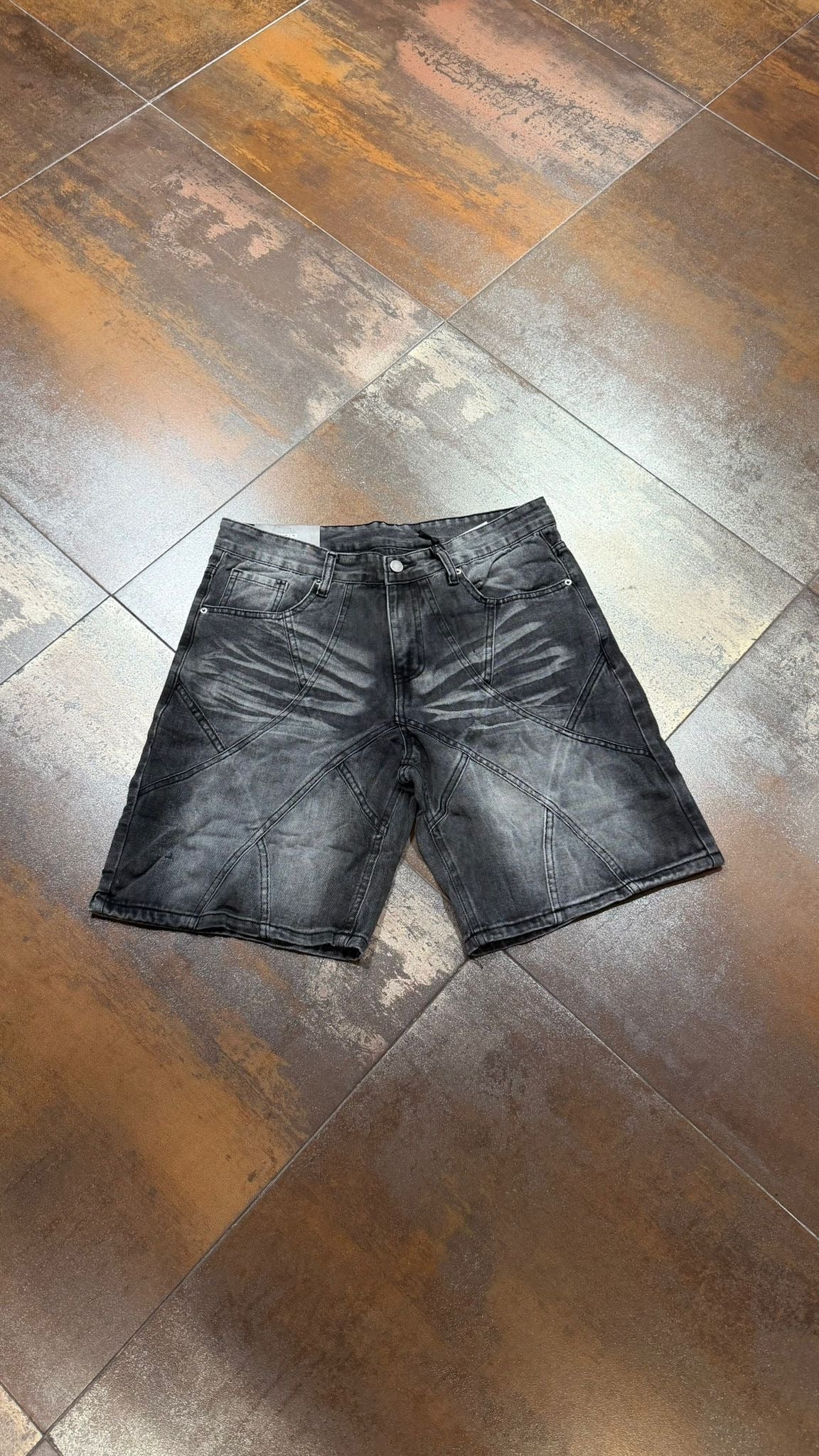 BERMUDA DIFFERENT GREY