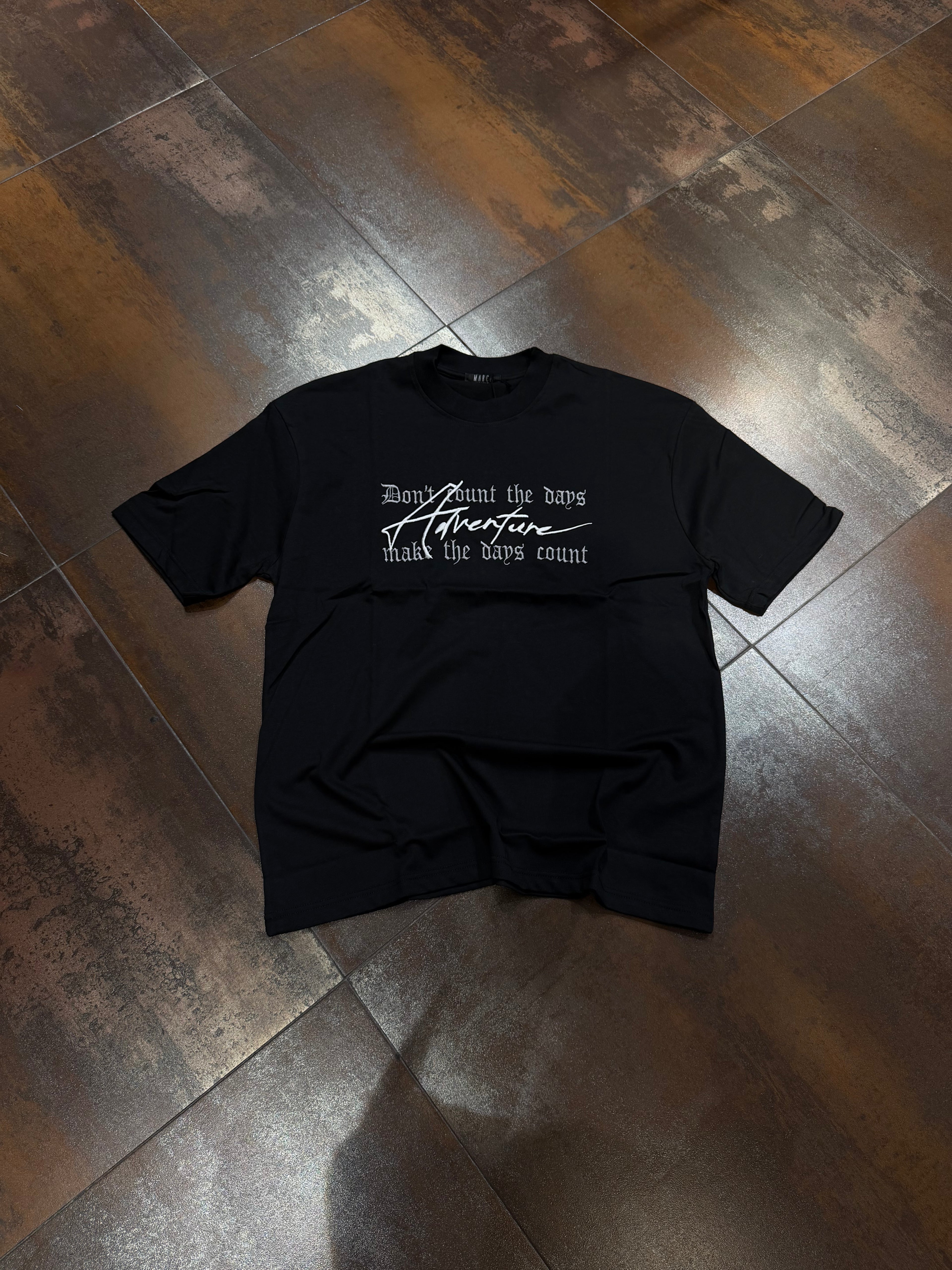 T-SHIRT THE DAYS