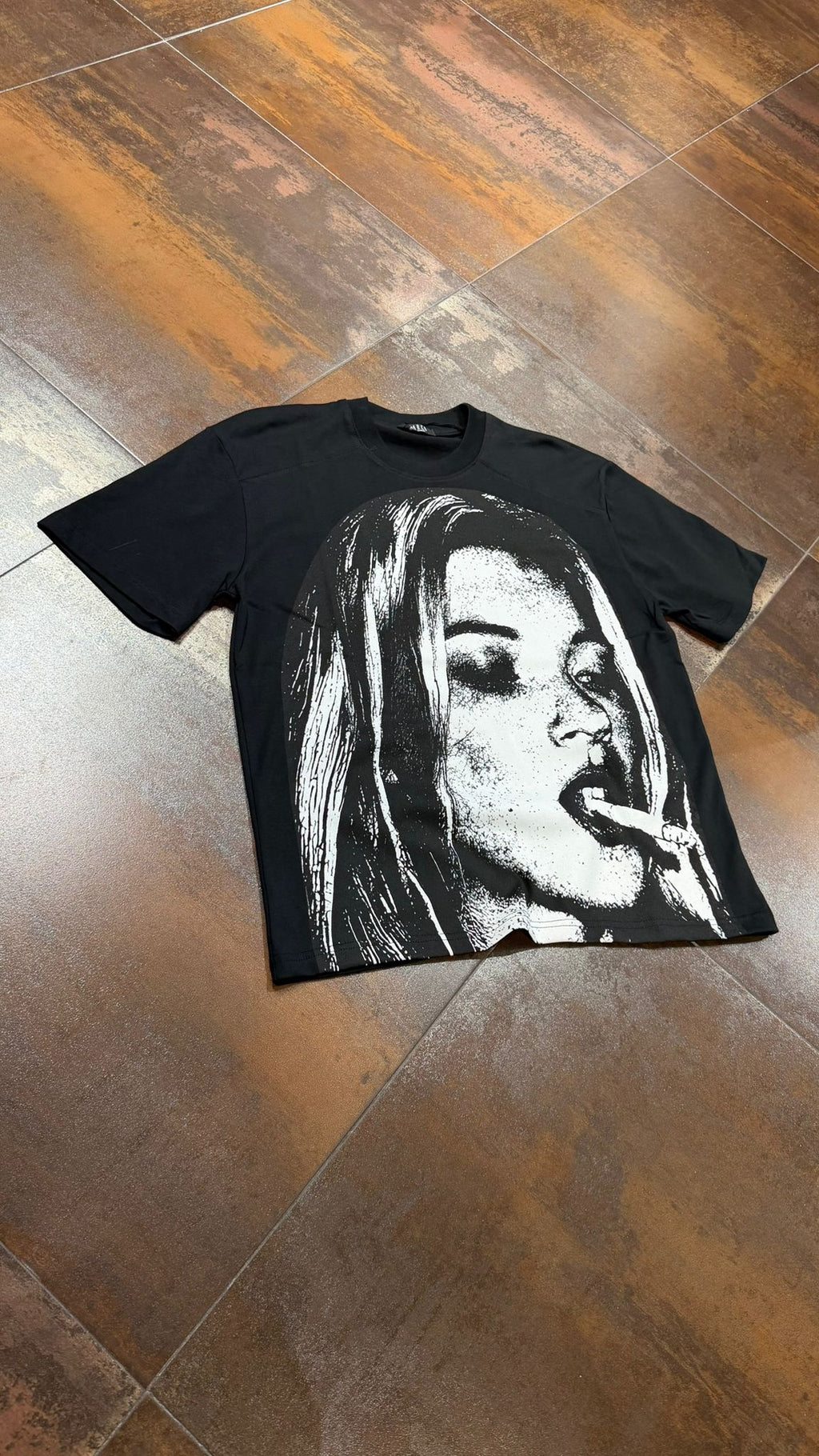 T-SHIRT EXCLUSIVE