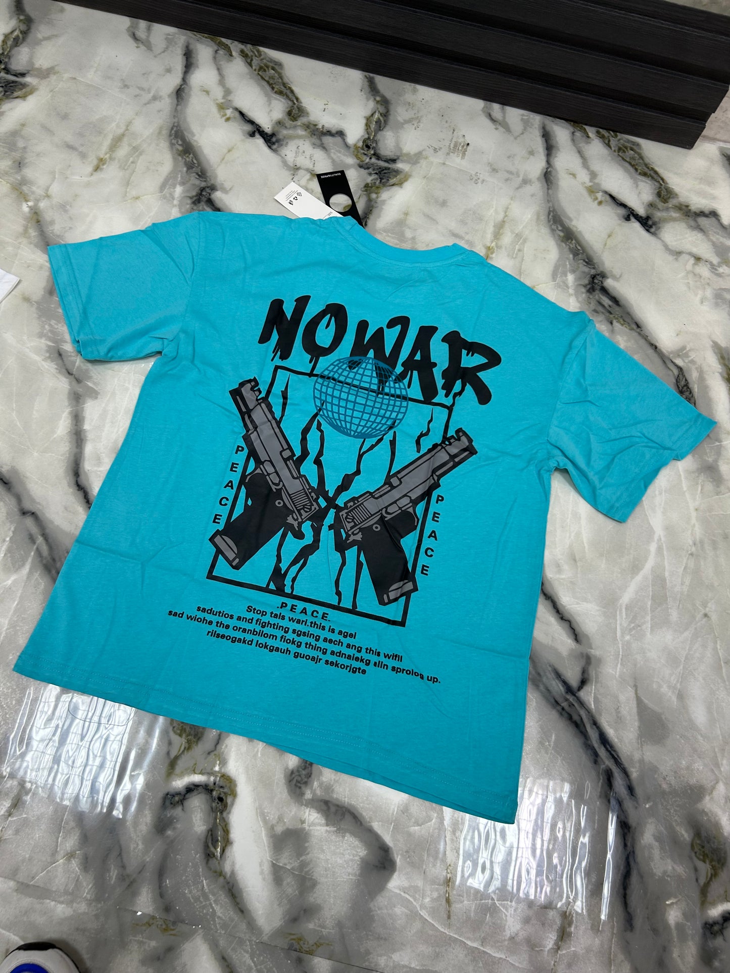 T-shirt No War azzurra