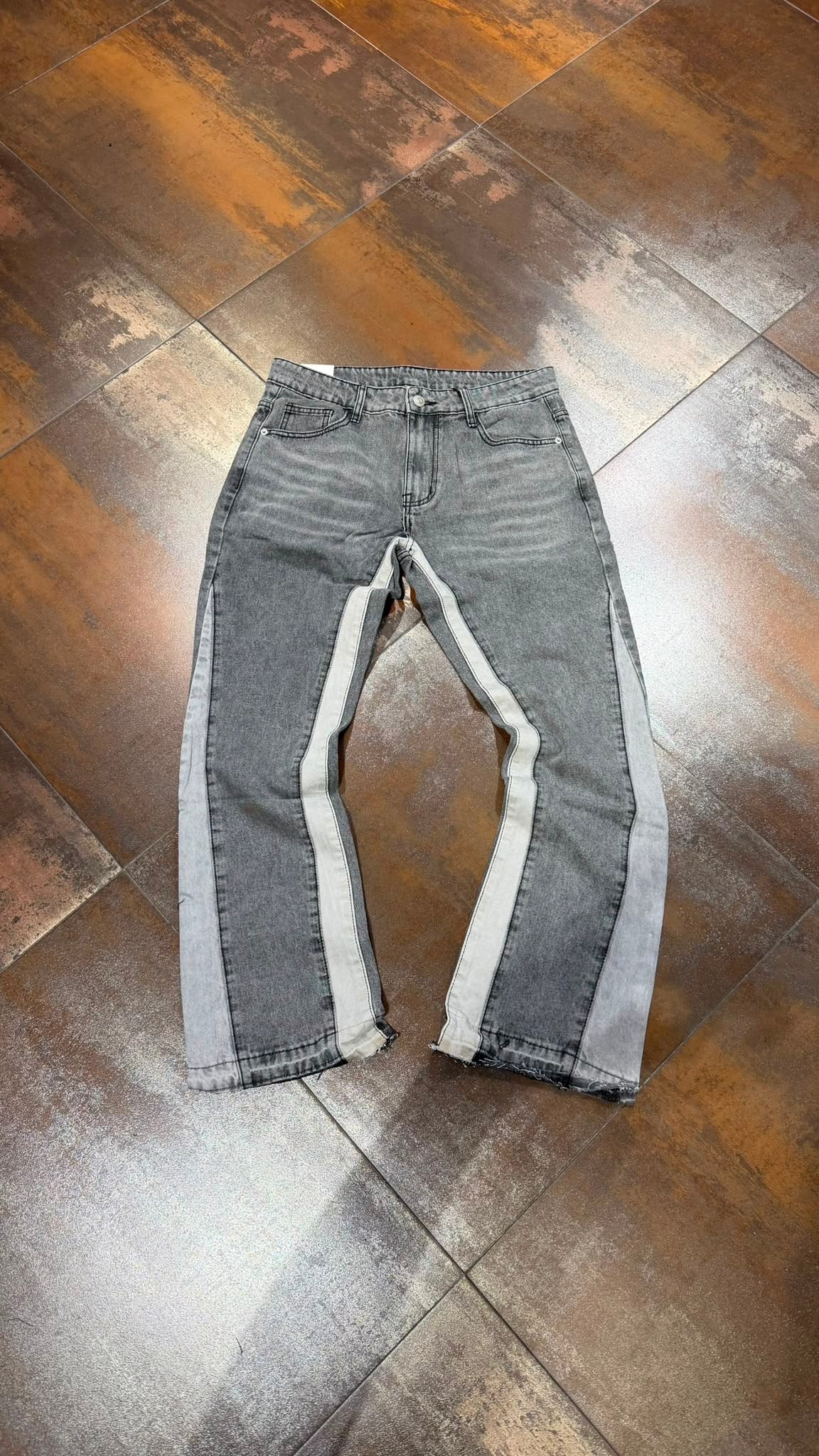 FLARE MAK GREY