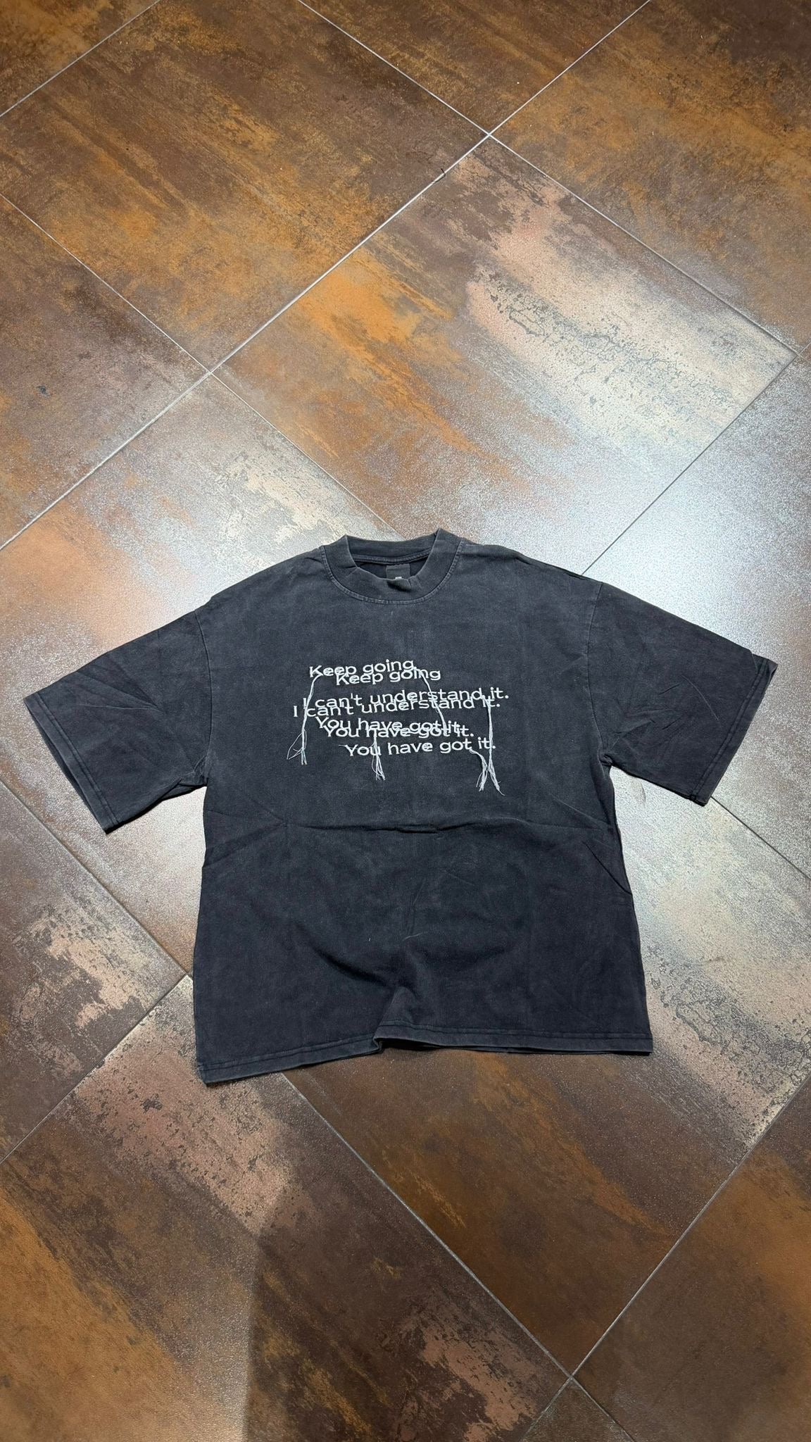 T-SHIRT KEEP GOING