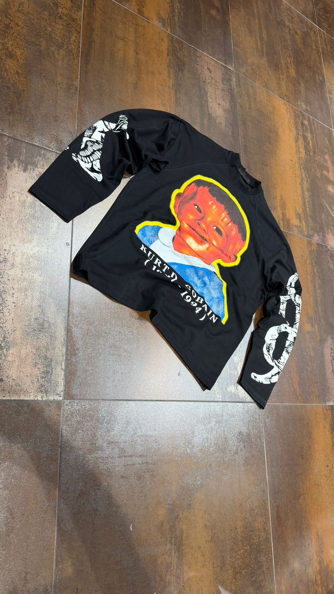 T-SHIRT LONGSLEEVE DEPENDENCIA COBAIN
