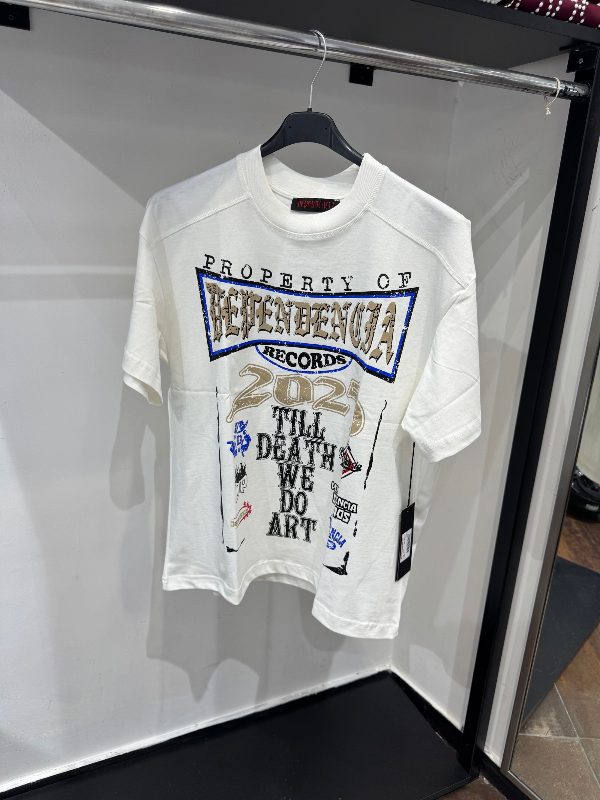 T-SHIRT DEPENDENCIA