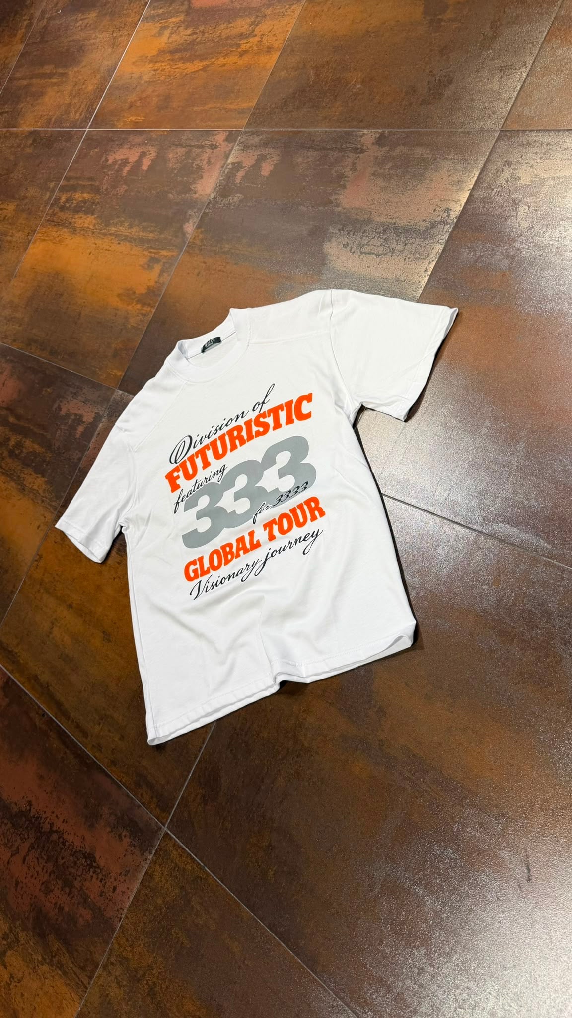 T-SHIRT FUTURISTIC