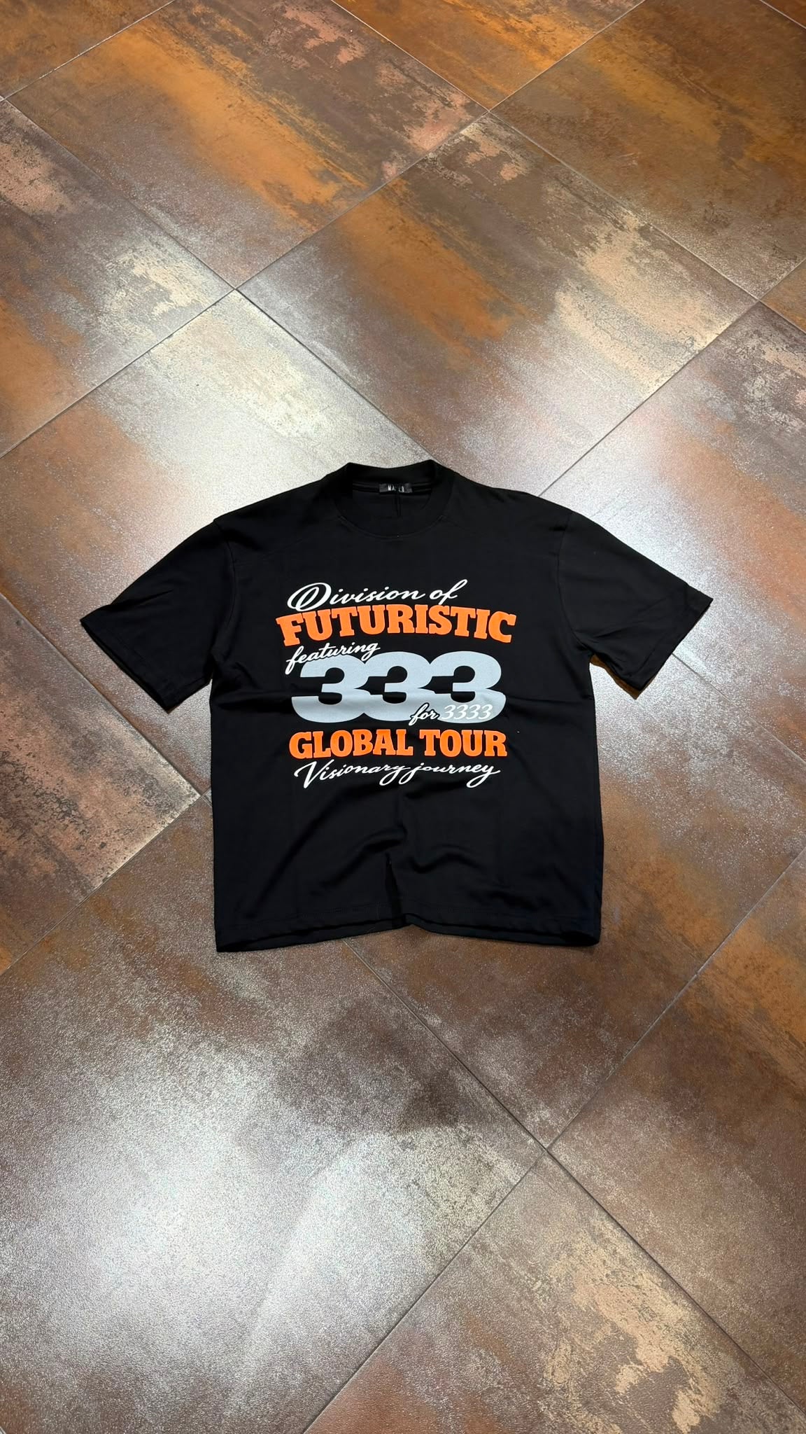 T-SHIRT FUTURISTIC