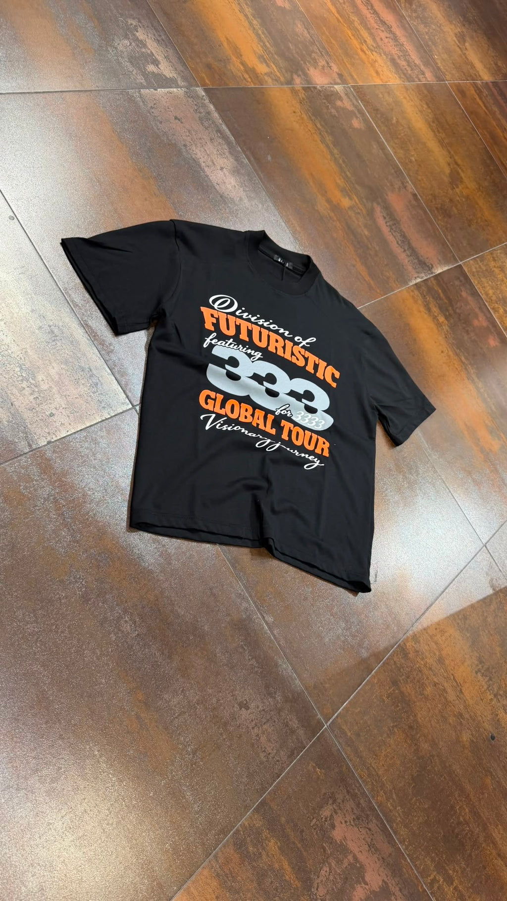 T-SHIRT FUTURISTIC