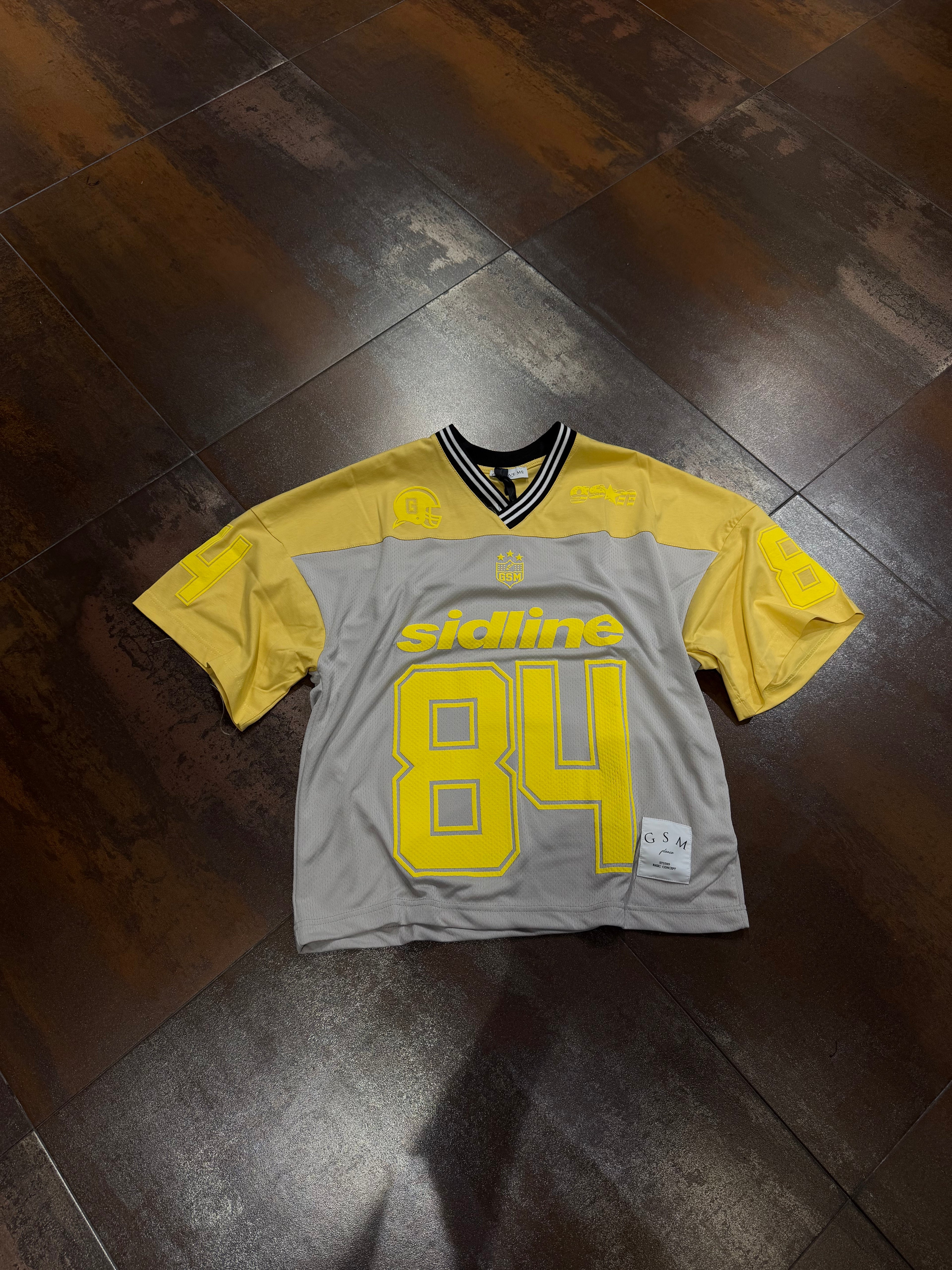 T-SHIRT GSM STUDIOS