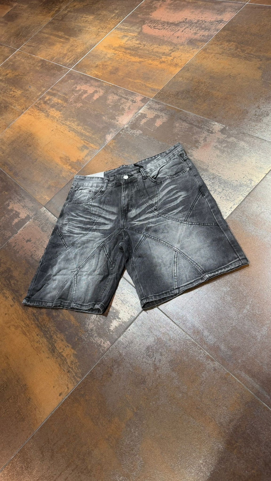 BERMUDA DIFFERENT GREY