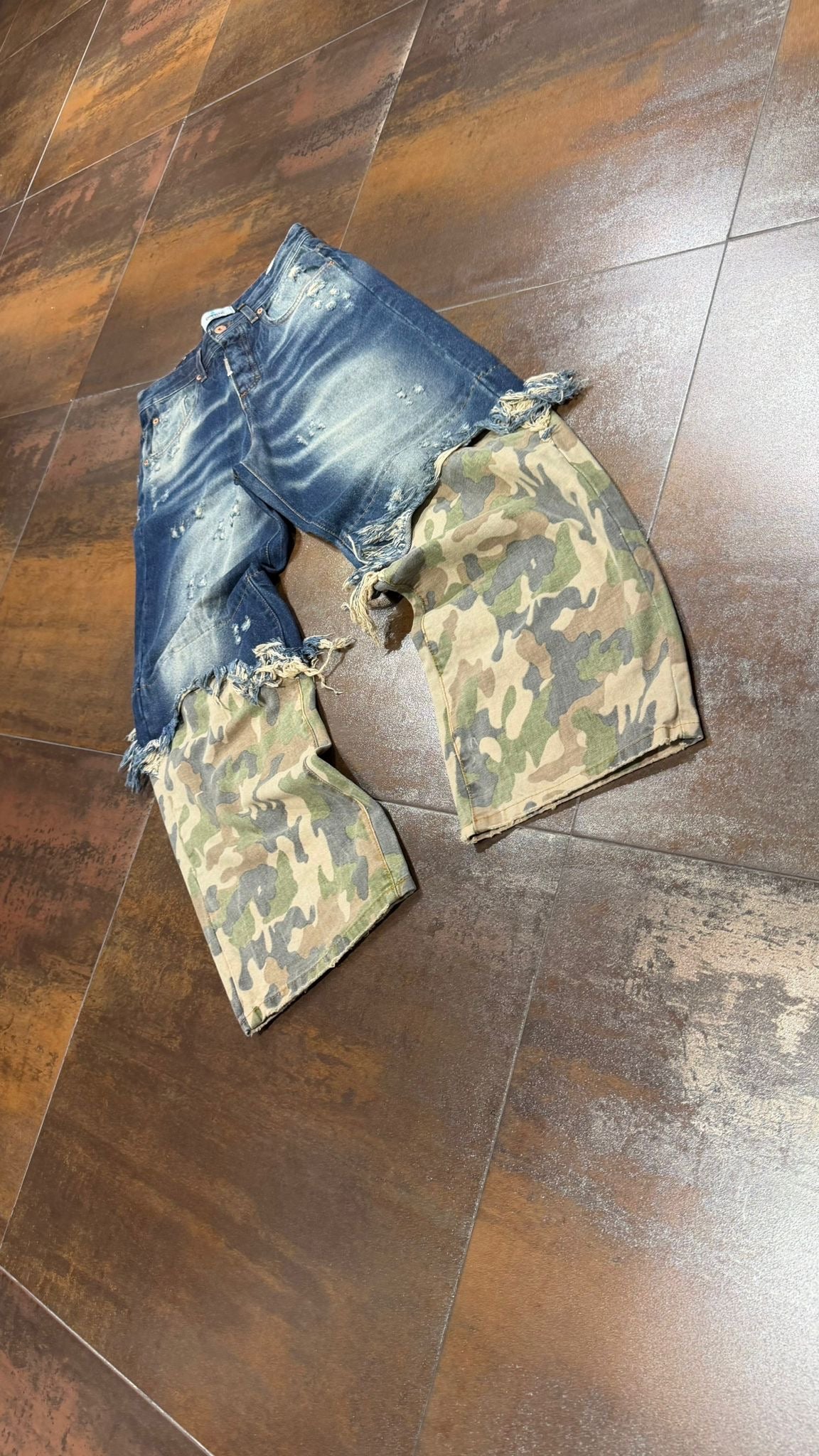 JEANS PARTICOULAR CAMO