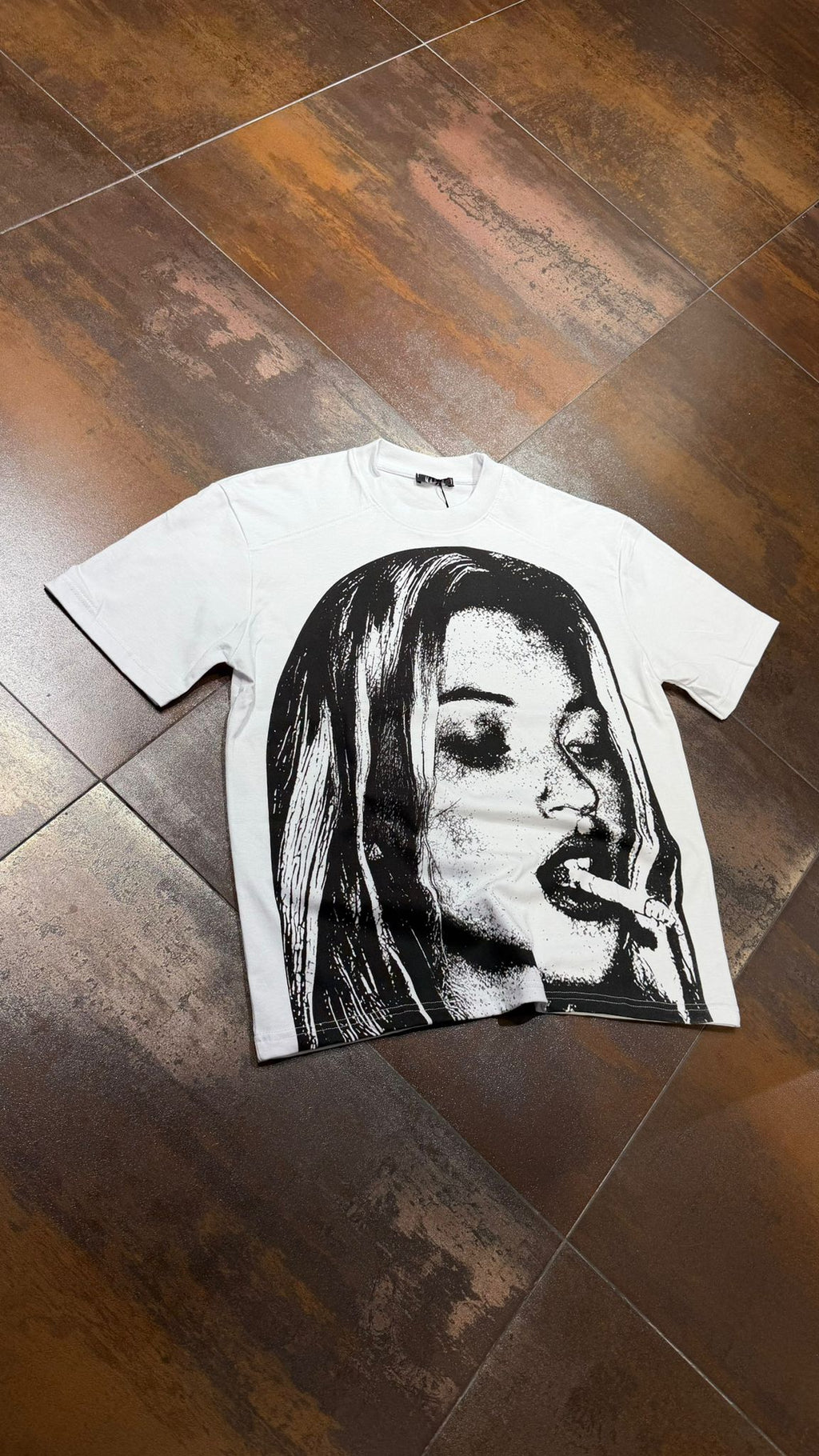 T-SHIRT EXCLUSIVE