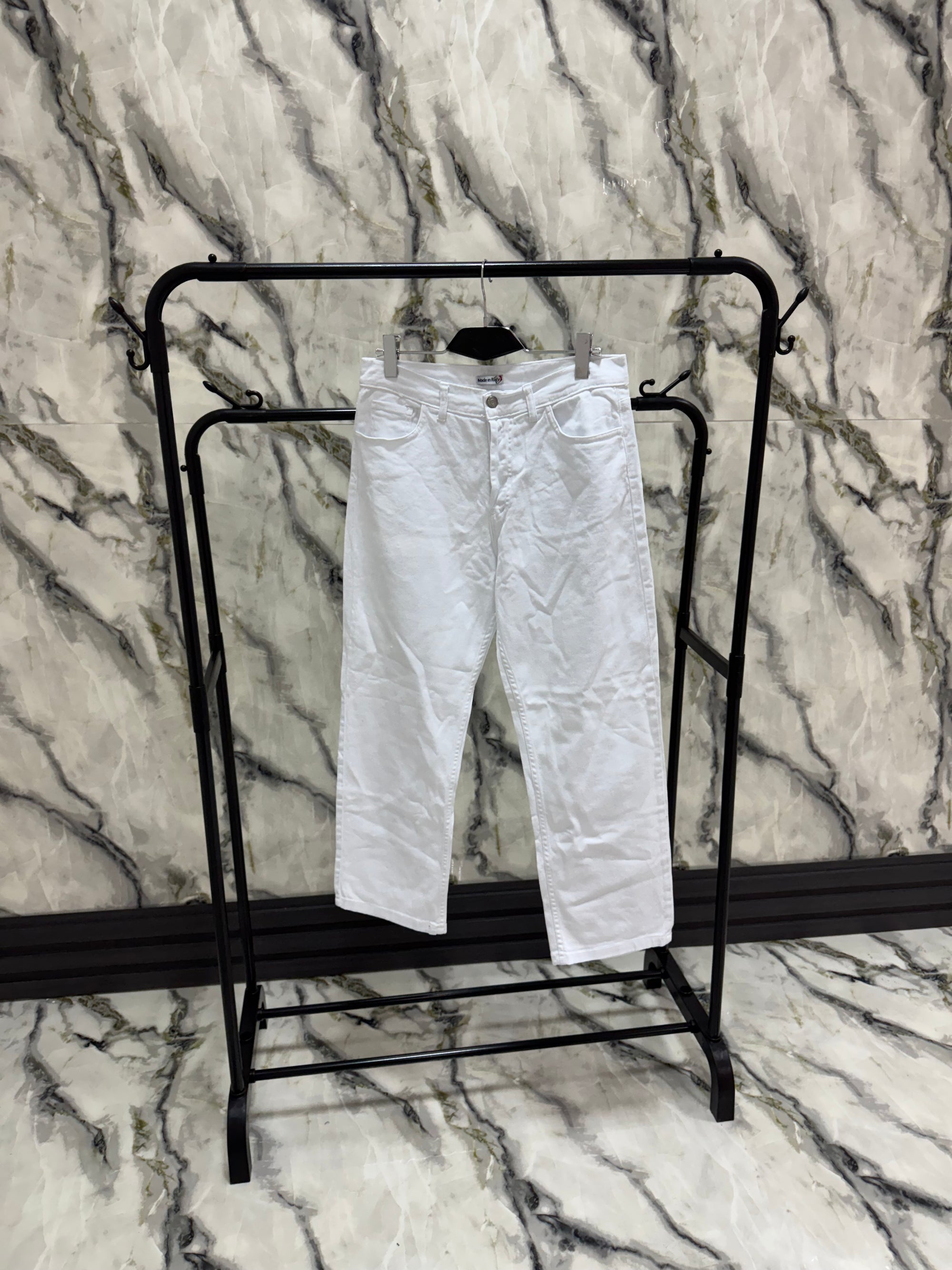 JEANS BIANCO SCRITTA DIETRO ARTICOLO USER