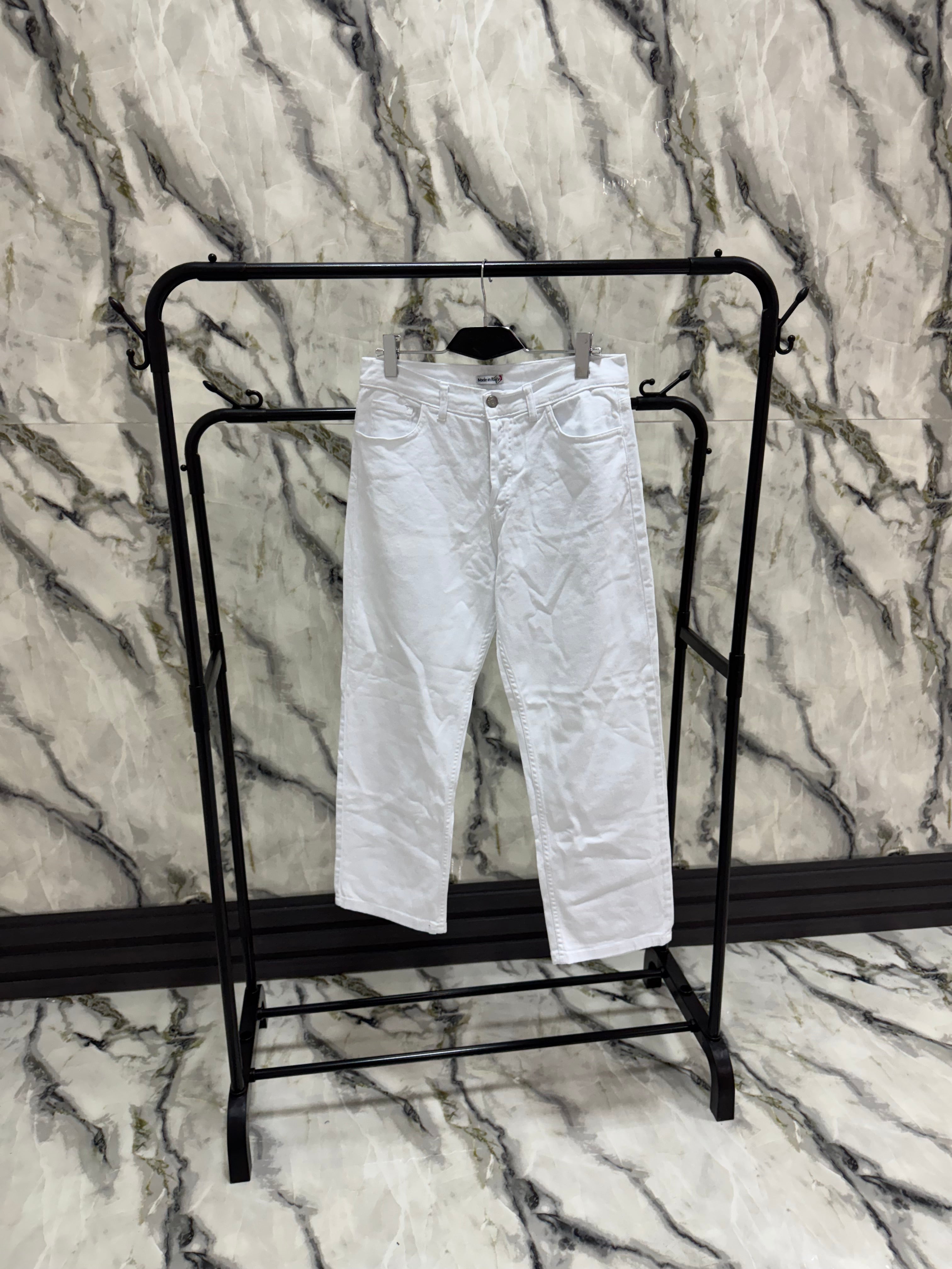 JEANS BIANCO SCRITTA DIETRO ARTICOLO USER